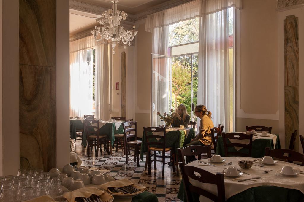 Hotel Byron Lido di Venezia Exterior photo
